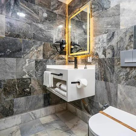 Hotel 216 Station 3*