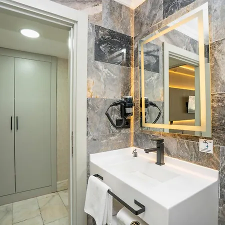 216 Station Hotel 3*