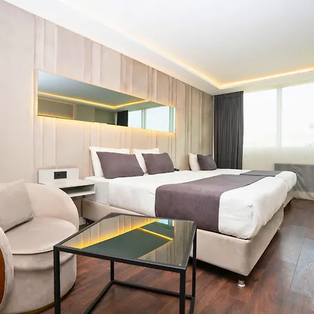 216 Station Hotel 3*